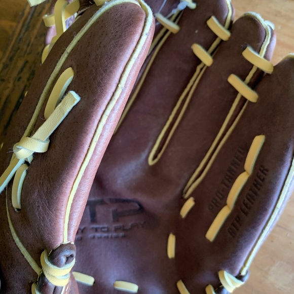 Baseball mitt - Picture 4 of 4